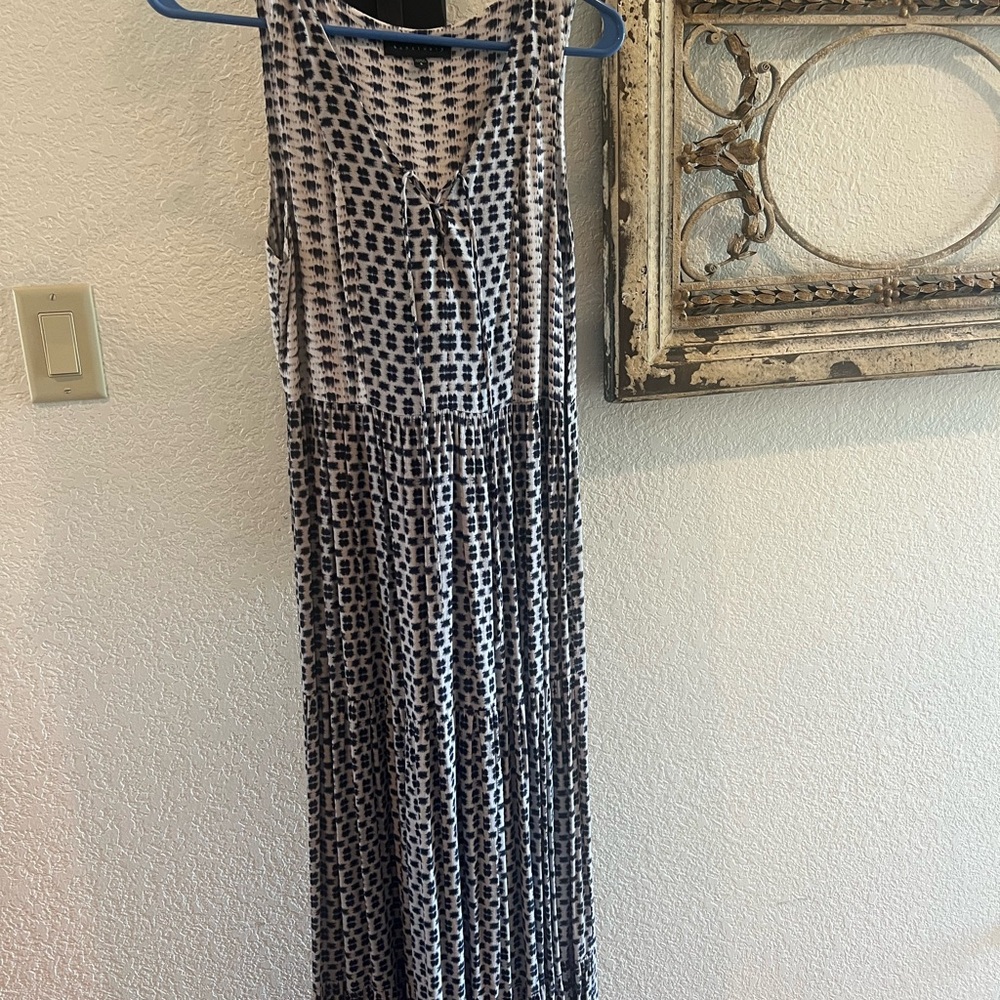 Sanctuary Black and White Sleeveless V-Neck Maxi Sundress